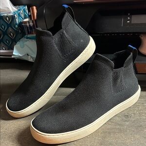 Rothy's The Chelsea ankle boots in black knit with cream soles women’s 10